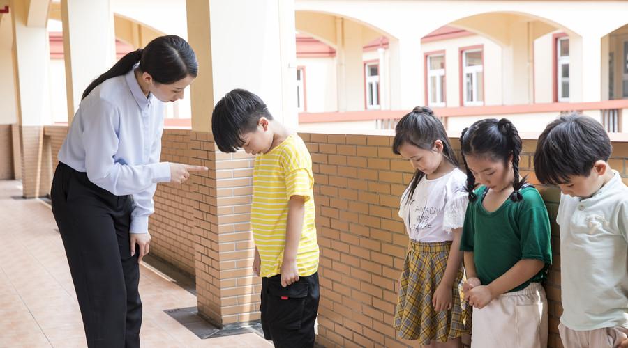 警方回应男童疑遭家暴，坚决保护儿童权益，严厉打击家庭暴力