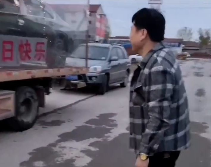 东契奇赠1岁爱女豪车