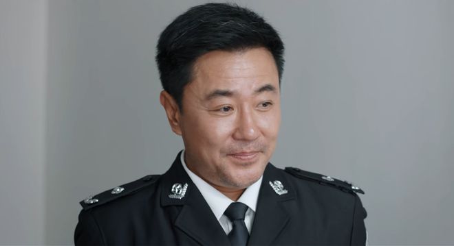 刑警李文叶海平角色分析