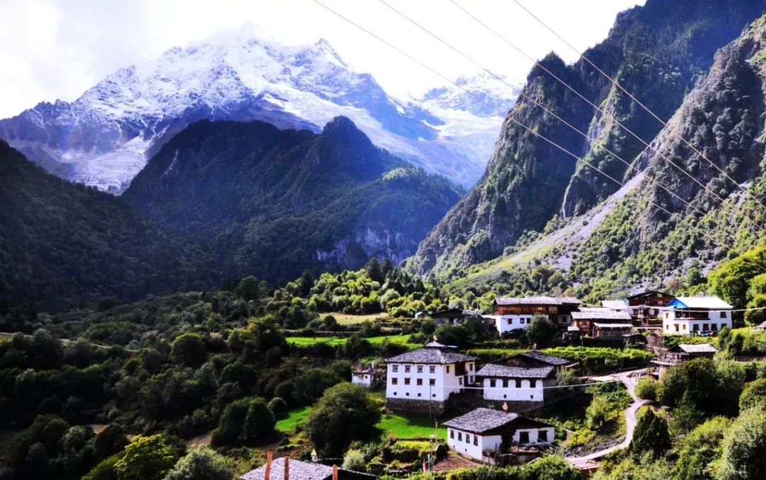 甘孜雪山遇难者，中学体育老师