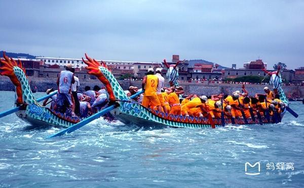 舞龙赛龙舟，中国传统文化的独特表达与深层寓意象征